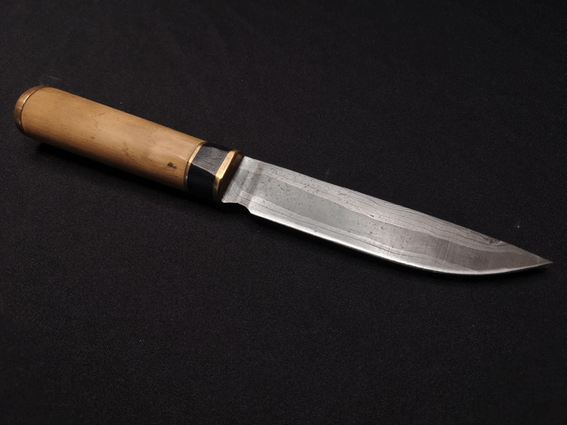 Couteau type "puuko" 