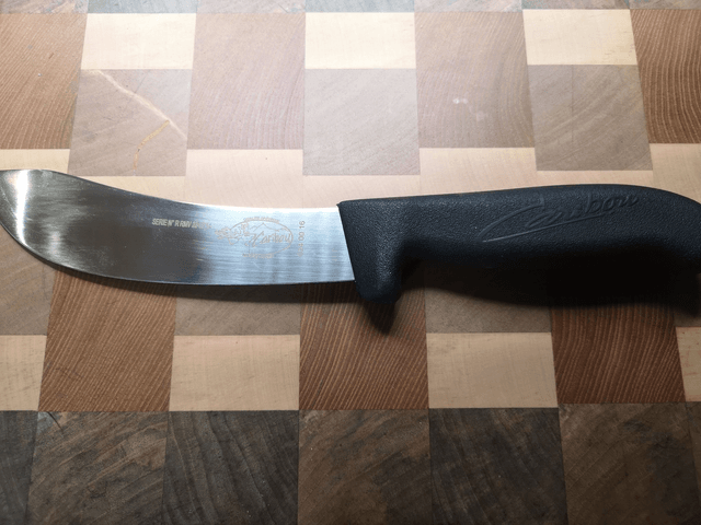 Couteau à dépouiller lame 16cm
